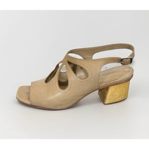 Bernardo Women's Lainey Sandals Sz 8.5 Tan Beige Leather Luxury Old Money Preppy